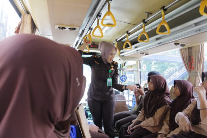 Ngobrol Asik Mengenal Hukum atau NGAMEN Hukum menjadi program baru Kejari Tangsel dalam penyuluhan hukum kepada pelajar.