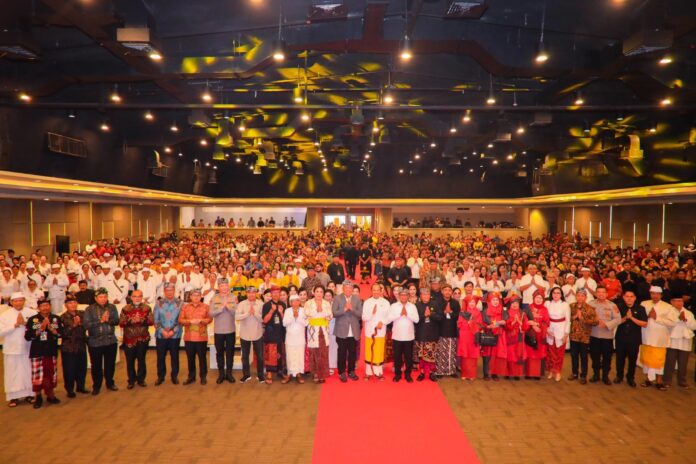 Wali Kota Tangerang Selatan (Tangsel) Benyamin Davnie menghadiri perayaan Dharma Santi Banten 2025 sebagai bagian dari rangkaian Hari Suci Nyepi Tahun Saka 1947.