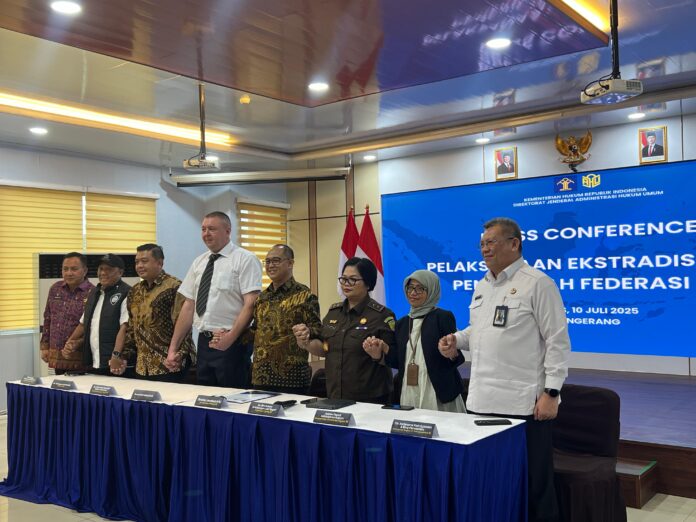 Permintaan ekstradisi Pemerintah Rusia atas nama Alexander Vladimirovich Zverev (AZV) ke Pemerintah Indonesia sejak 29 Juni 2022, resmi dikabulkan.