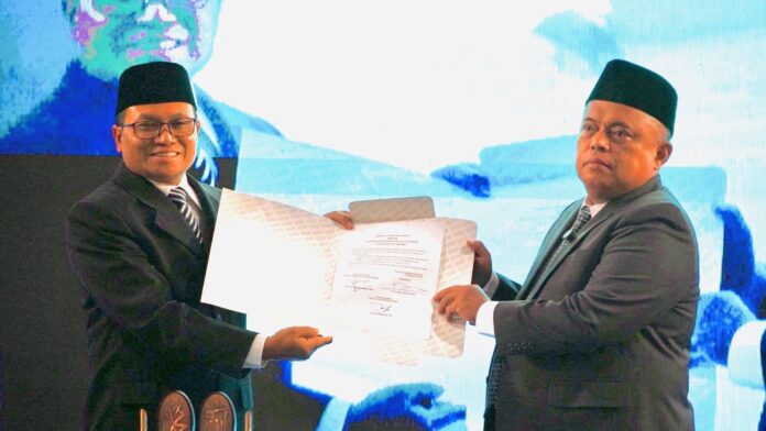 Universitas Muhammadiyah Tangerang (UMT) memasuki babak baru dalam sejarahnya dengan dilantiknya Dr. H. Desri Arwen, M.Pd. sebagai Rektor UMT periode 2025–2029.