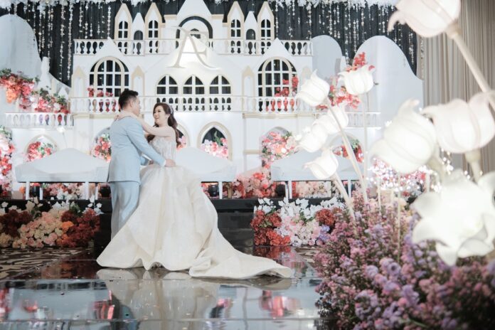 Atria Hotel Gading Serpong hadir sebagai pilihan sempurna bagi mereka yang menginginkan pesta pernikahan elegan dengan fasilitas mewah dan layanan terbaik.