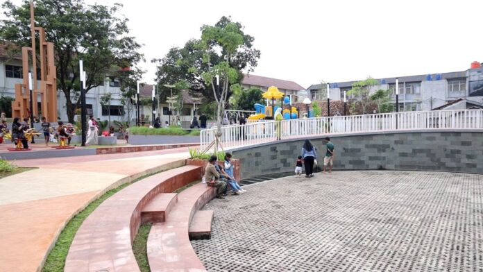 Alun-alun pondok Ranji Tangsel.